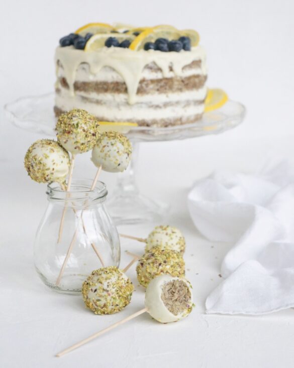 Low carb narozeninový dort s citrónovým krémem