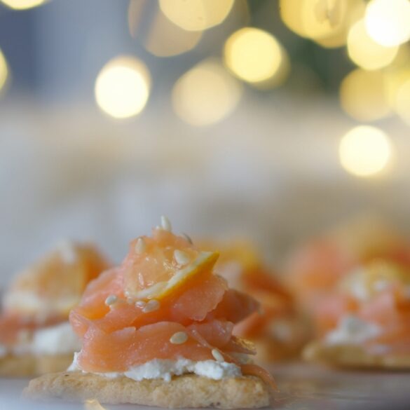 low carb pohoštění na silvestra - low carb krekry jsou jen ze dvou surovin. Základ pro efektní silvestrovské pohoštění