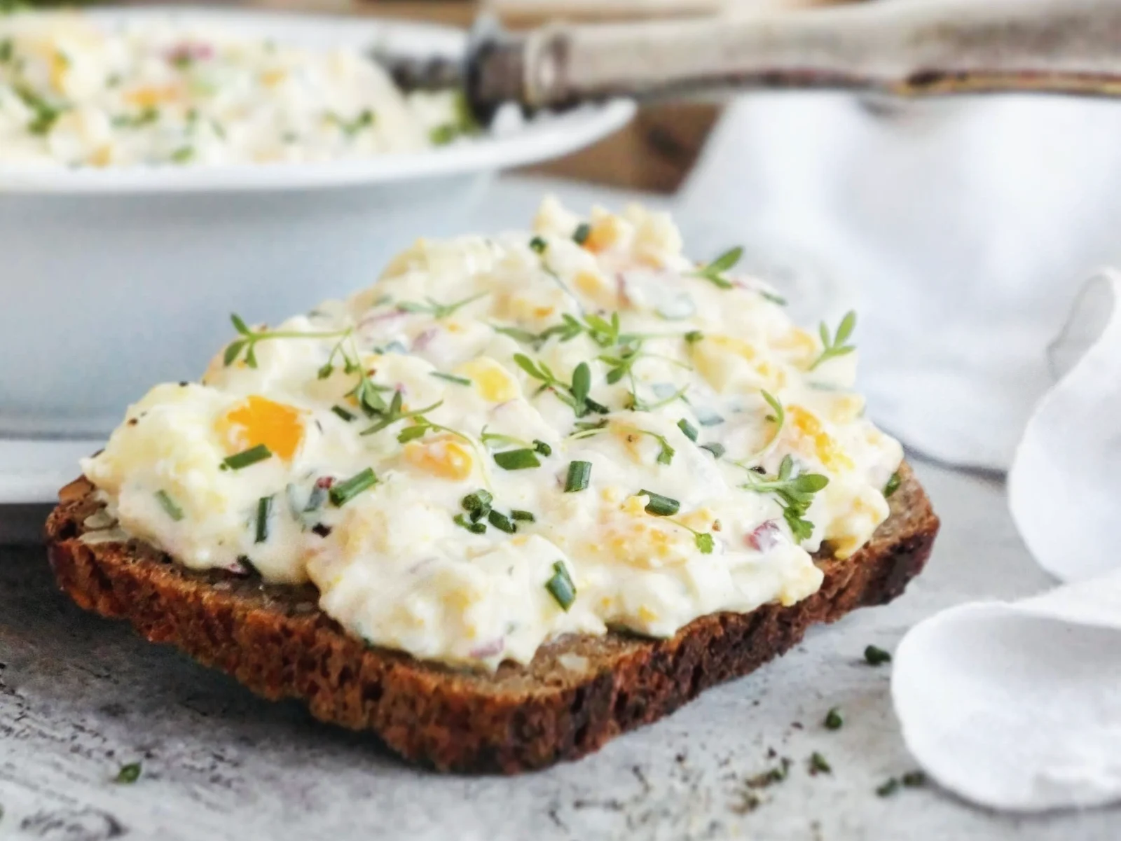 Nejlepší vajíčková pomazánka! Skvěle chutná na žitném chlebu nebo na low carb chlebu podle receptu na 1-2-3 low carb chleba